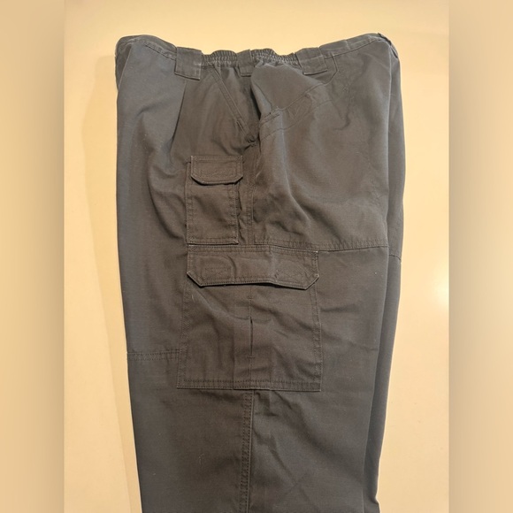 5.11 Tactical Men’s Ripstop Pants Color Black Size 42x30 Rugged Military Police - Picture 3 of 10